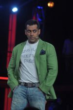 Salman Khan on the sets of Bigg Boss 6 in Lonavla, Mumbai on 30th Nov 2012 (184).JPG